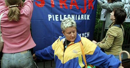 Abp Nycz do pielęgniarek i rządu: siądźcie do stołu