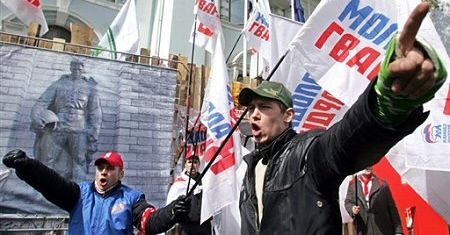 "Nasi" kończą blokadę ambasady Estonii