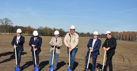 Wrocław: Największy park fotowoltaiczny w Polsce powstaje pod miastem. Będzie tak duży, jak 360 boisk piłkarskich. W ilu domach zapewni prąd?