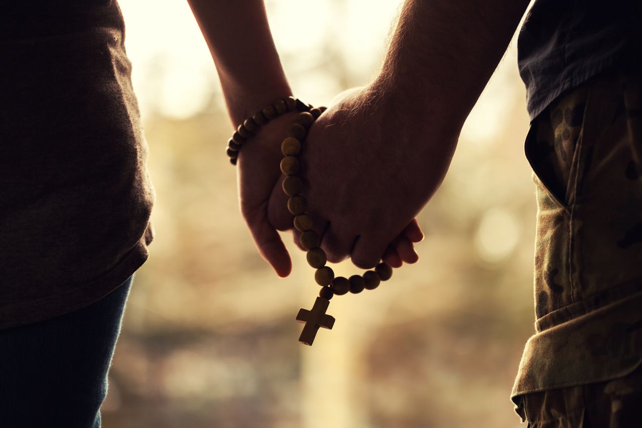 Randki dla katolików. Modlitwa nie wystarczy, żeby znaleźć miłość