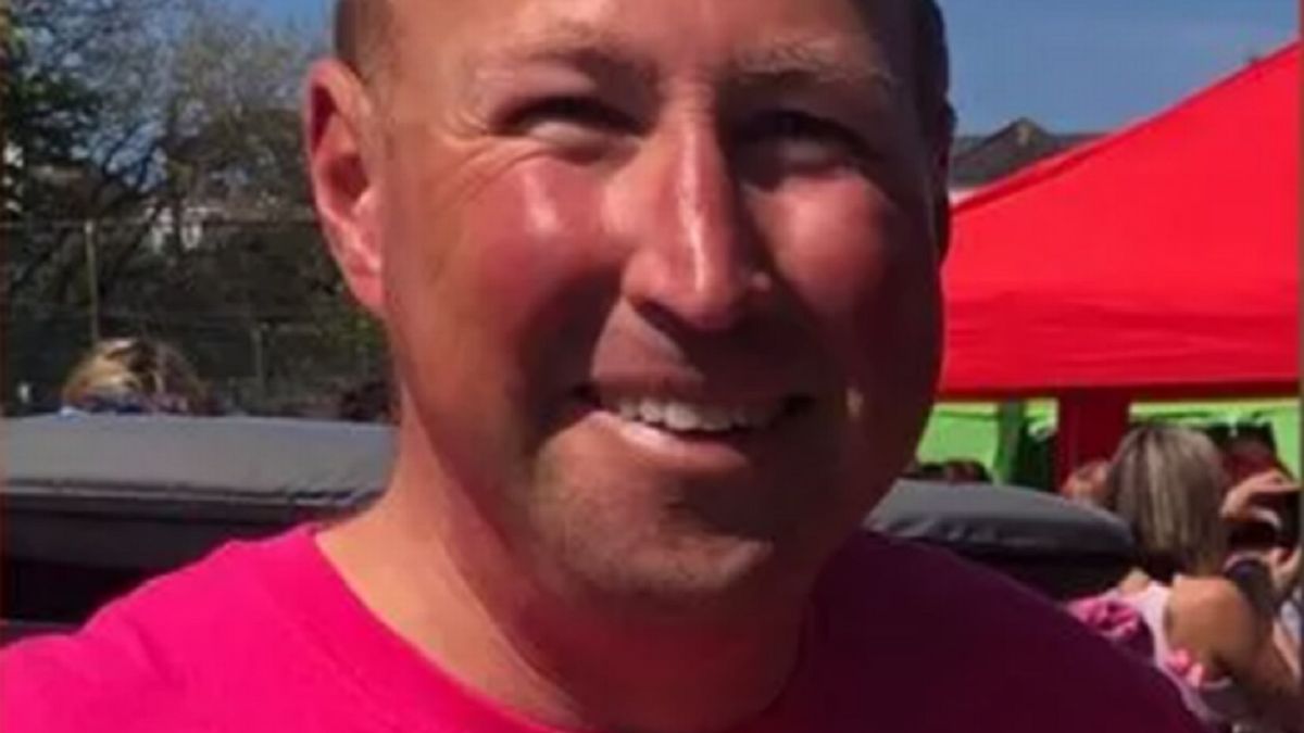 Jonathan pił 10 litrów wody dziennie.