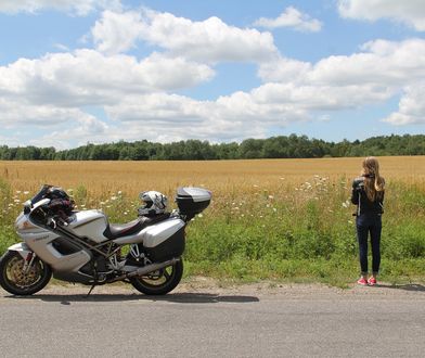 Motocyklowy wakacyjny niezbędnik. Jak przygotować się do podróży i wypoczynku?