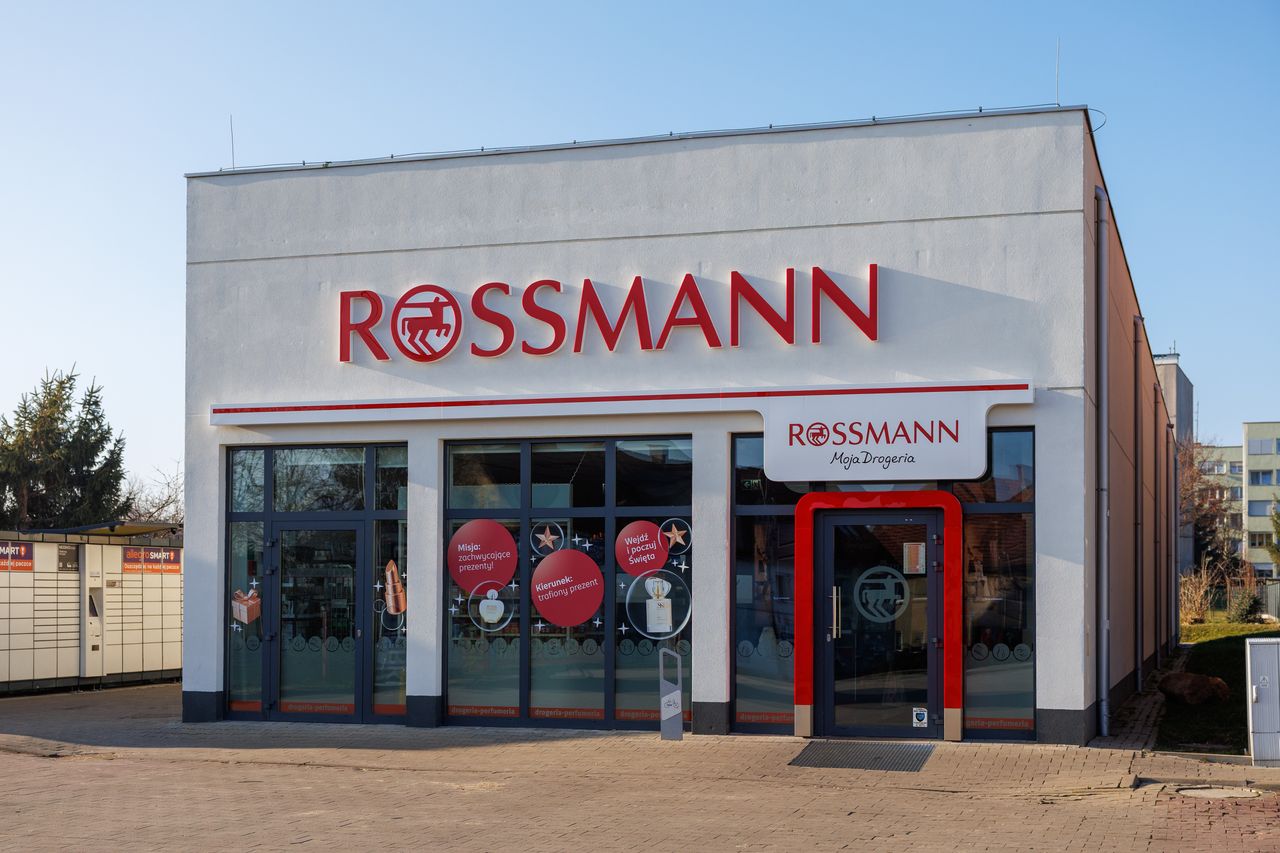 Awanturują się w Rossmannie. Kasjerka ujawnia. "Ale dlaczego?"