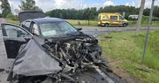 Uściąż: BMW wjechało pod ciężarówkę. Kobieta i dziecko w szpitalu