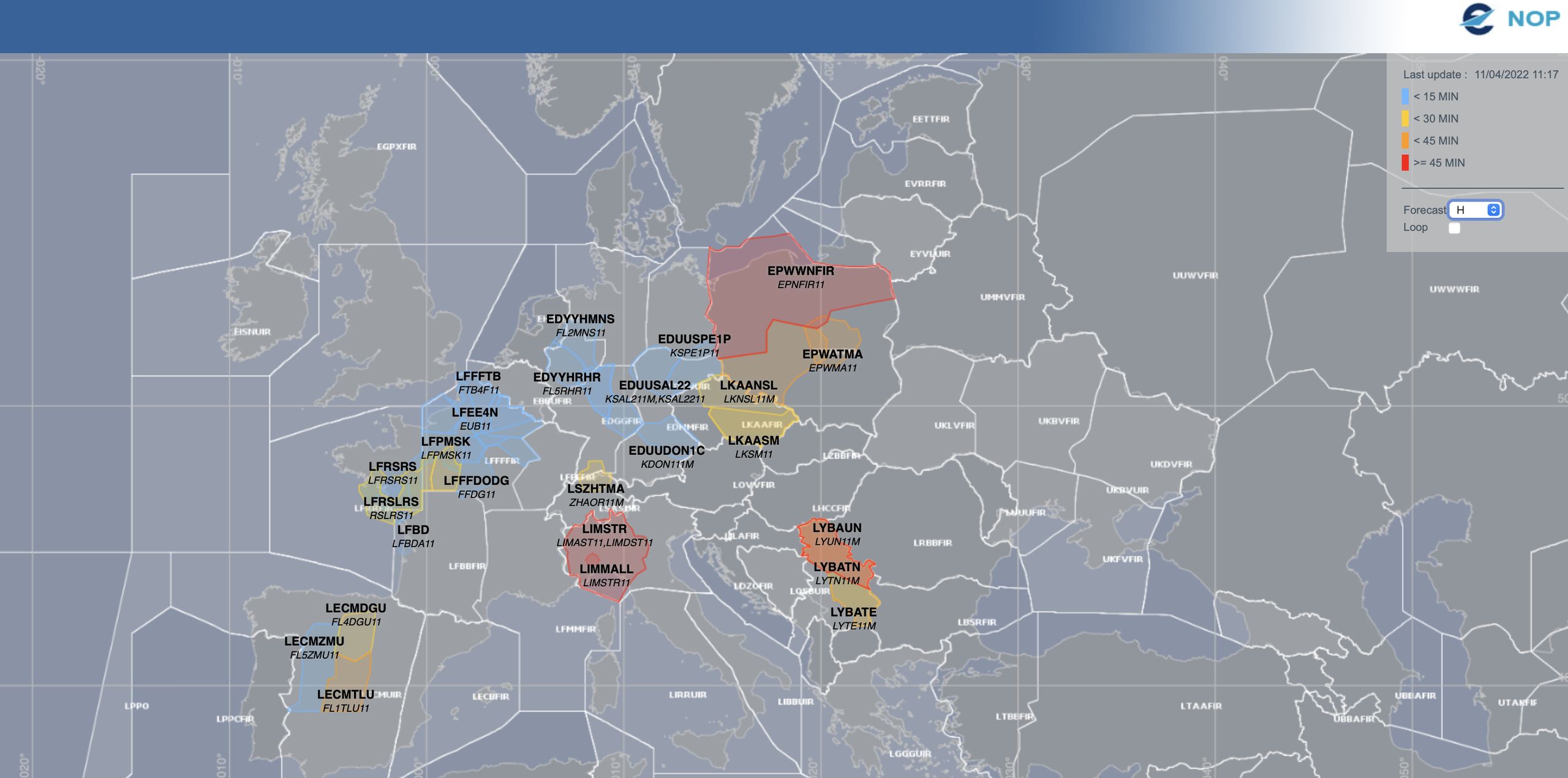Sytuacja w przestrzeni powietrznej Europy. Kolor czerwony to obszary z opóźnieniami powyżej 45 minut, pomarańczowy - od 30 do 45 minut. 