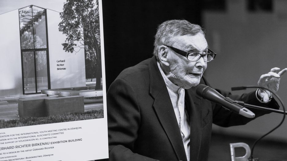 Marian Turski podczas otwarcia budynku wystawienniczego