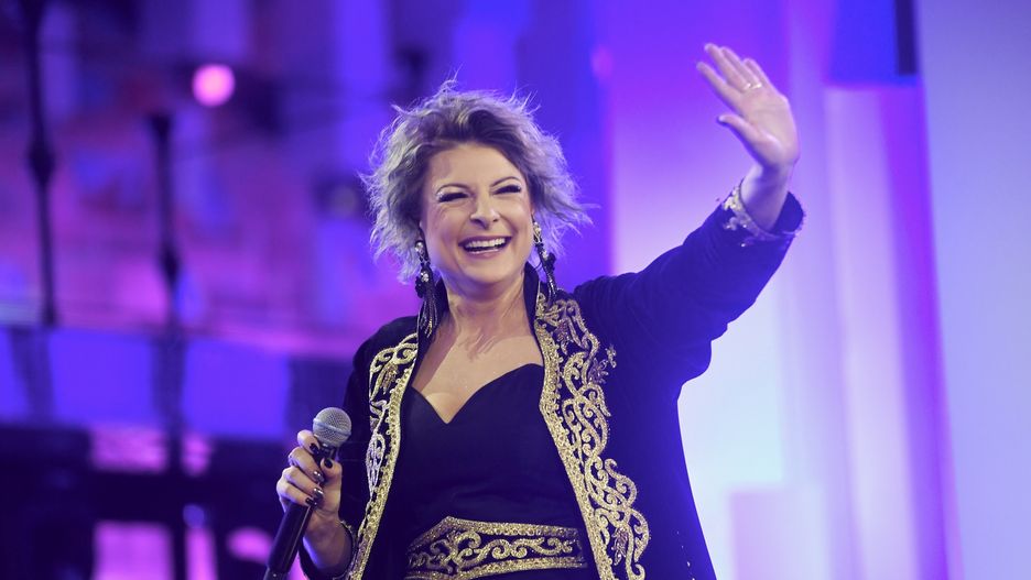 Magdalena Narożna jest liderką zespołu disco polo Piękni i Młodzi