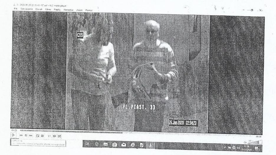 Jelenia Góra. Wyborcze wojny na papier i klej. Senator PiS na polu walki