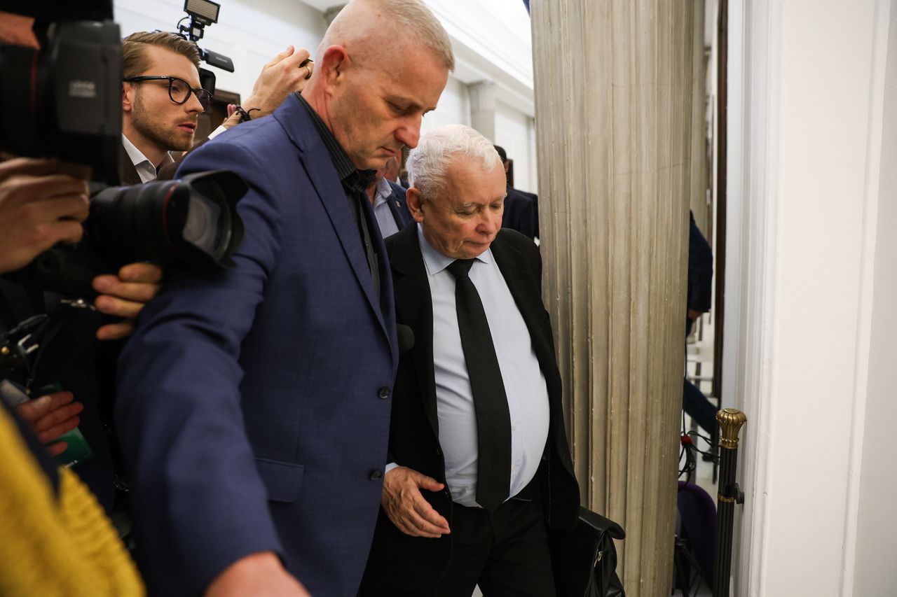 Kaczyński z prywatną ochroną. Zignorował słowa Marszałka Sejmu