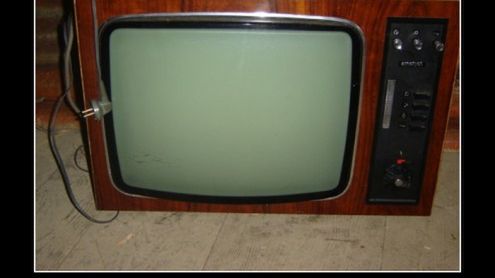 Mężczyzna niszczy 29 telewizów o wartości 22 000 dolarów 1