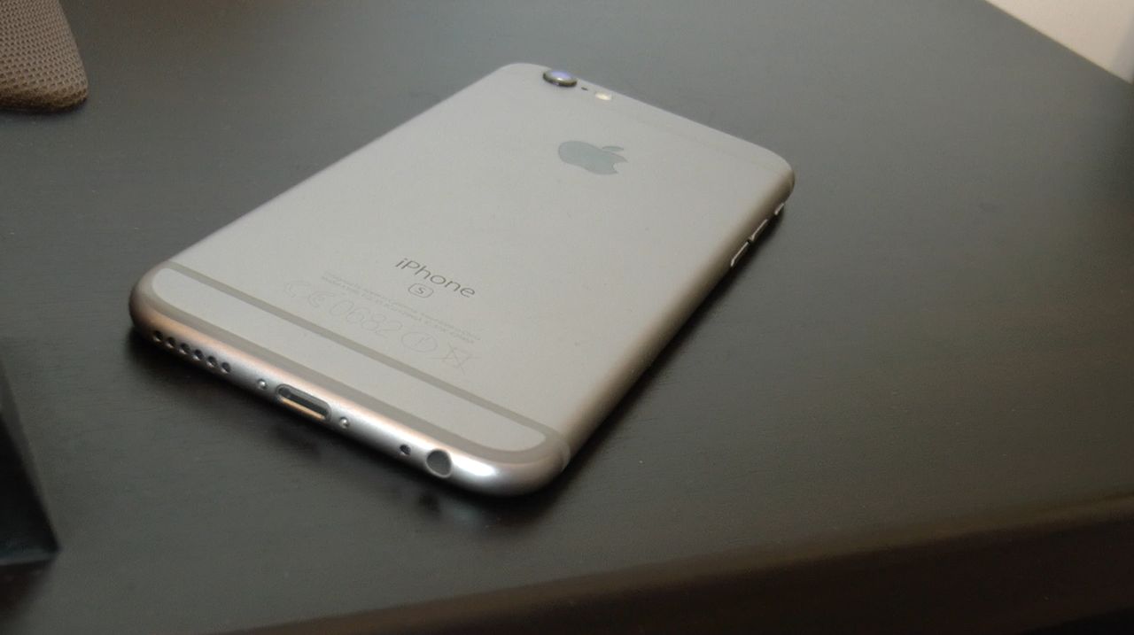 Niektóre iPhone’y 6s mają wadliwe baterie. Apple ogłasza program wymiany