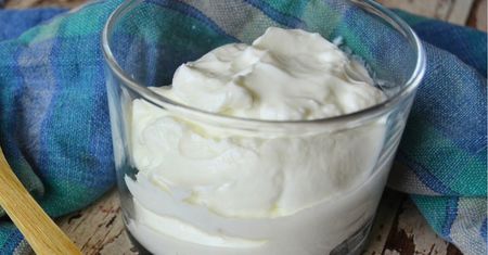 Jogurt grecki czy skyr? Eksperci nie mają wątpliwości, który jest zdrowszy