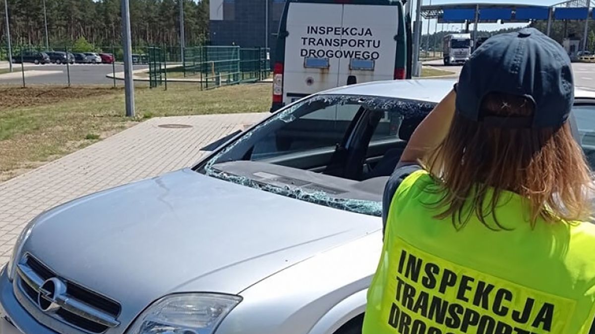 Kierujący oplem poruszał się po autostradzie A2 bez przedniej szyby