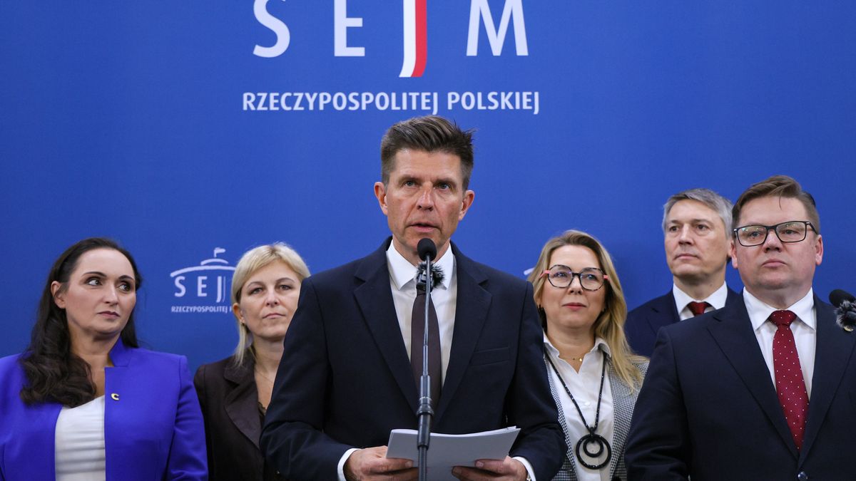 politycy KP Centrum
Warszawa, 16.04.2026. Posłowie KP Centrum, od lewej: Ewa Szymanowska, Barbara Okuła, Ryszard Petru, Barbara Oliwiecka, Marcin Skonieczka i Sławomir Ćwik podczas konferencji prasowej w sprawie nowego projektu ustawy, 16 bm. w Sejmie w Warszawie. (mr) PAP/Paweł Supernak
Paweł Supernak
centrum, kp centrum, polityk, polityka, poseł, sejm, sejmie, sejmowa