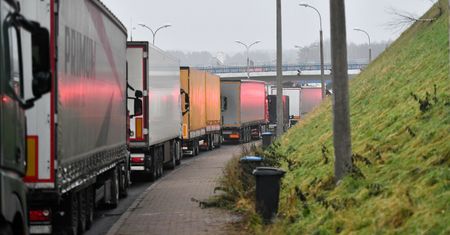 Obywatelska blokada granicy. "Tiry na białoruskich i rosyjskich tablicach jeżdżą dalej"