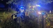Zdziechowice Drugie: Toyota  uderzyła w drzewo. Jedna osoba w szpitalu
