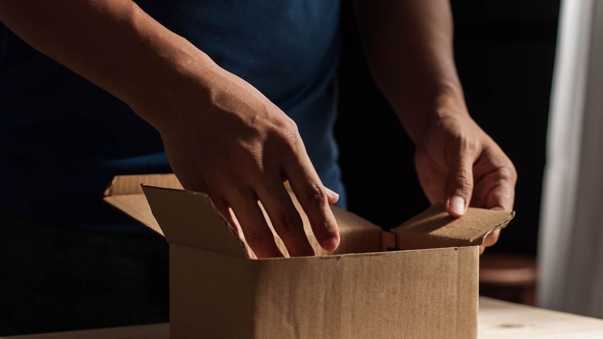 Miała być paczka z telefonem. Trudno uwierzyć, co było w środku 