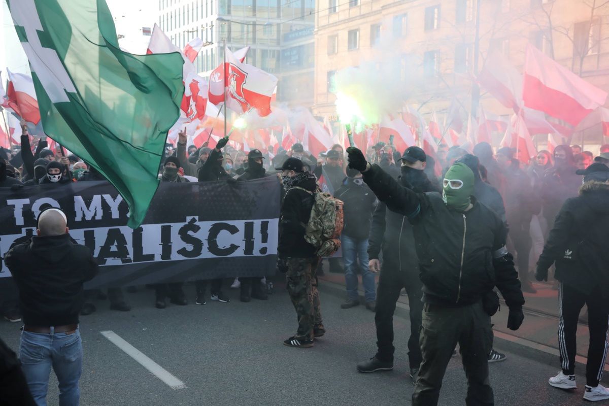 Marsz Niepodległości. Mówił o braku petard. Nagle rozległ się huk