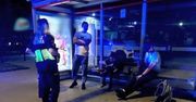 Warszawa: Pił wódkę na przystanku, obok przysypiała 5-letnia córka