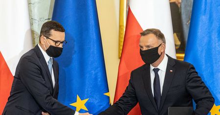 Duda i Morawiecki mogą być zmartwieni. Oceniono ich działalność