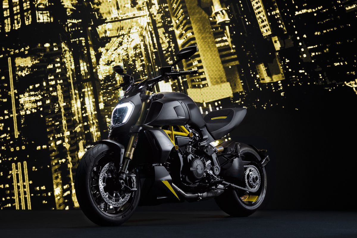 Ducati Diavel 1260 S Black and Steel