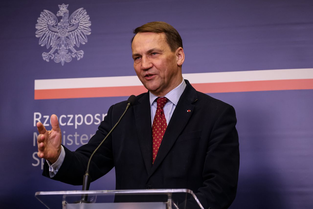 Ponad 50 ambasadorów odwołanych. Sikorski podjął decyzję