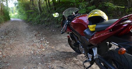 Suzuki SV650S w wąwozach lessowych