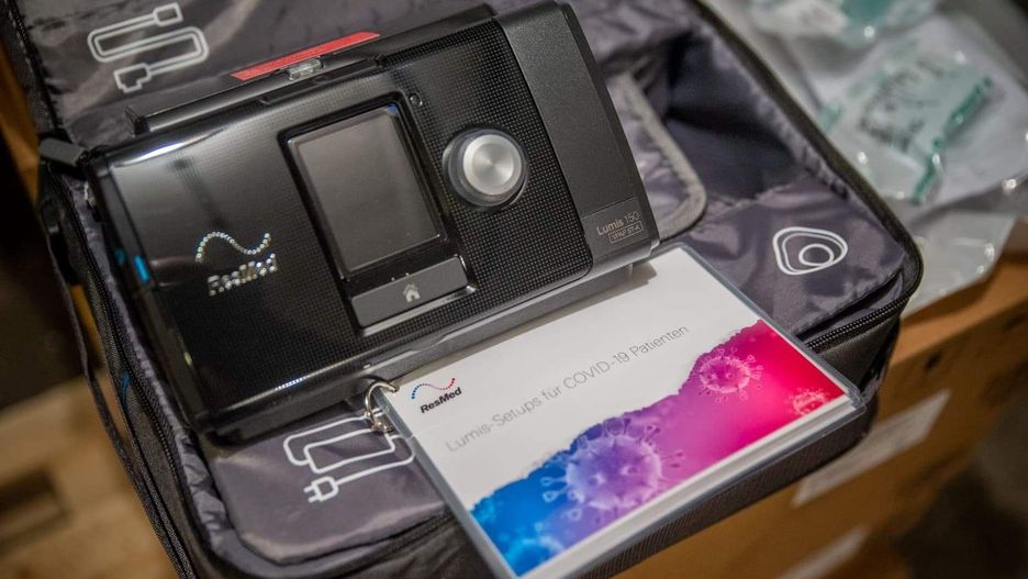 Warszawa. Przesyłka z Berlina, od miasta partnerskiego: respiratory i pulsoksymetry. Prezydent Rafał Trzaskowski podziękował za  to wsparcie