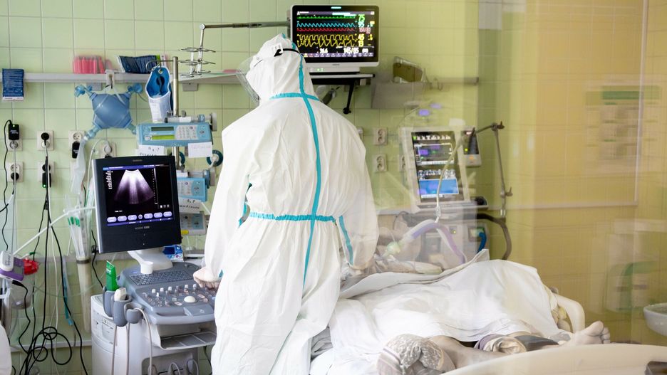Koronawirus w Polsce "wyhamował"? Dwa województwa w trudnej sytuacji