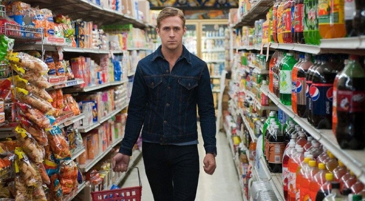 Ryan Gosling w scenie z filmu "Drive" 