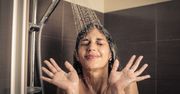 Fizjoterapeutka ostrzega. Nigdy nie rób tego pod prysznicem