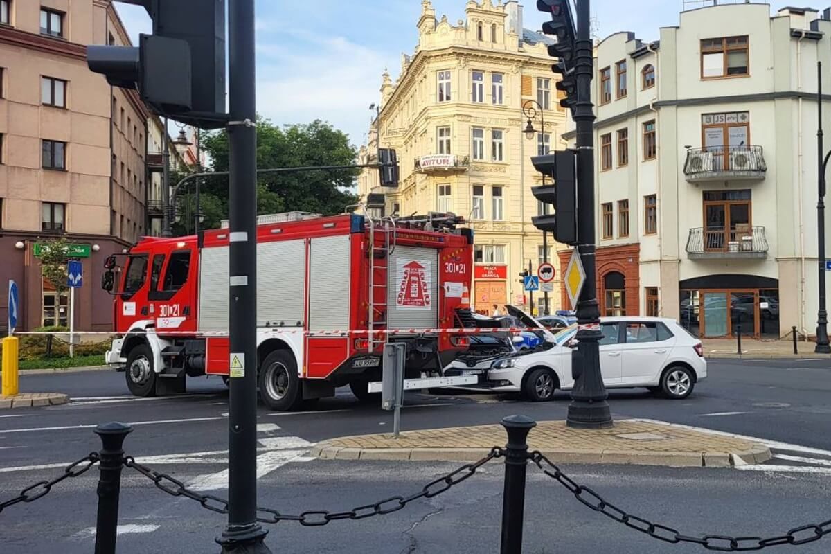 Zderzenie skody i toyoty na skrzyżowaniu w centrum Lublina