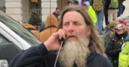 USA. Nosił bluzę "Camp Auschwitz". Trafił do aresztu