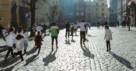 Jak długo mieszkamy z rodzicami? Polacy nie lubią opuszczać domowych pieleszy. Ciekawe badanie