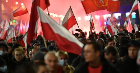Poseł PiS zapytany o incydenty na Marszu. Mówił o symbolach religijnych