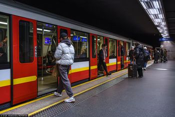 Woda zalewa nowe stacje metra. Co się dzieje?