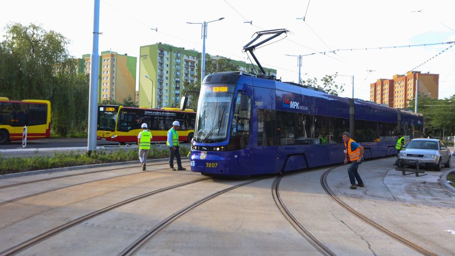 Tramwaje i autobusy będą kursować częściej niż w wakacje.