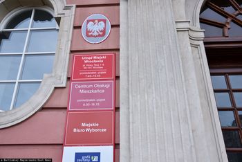 Urzędnicy oskarżeni o korupcję. Przyjmowali łapówki