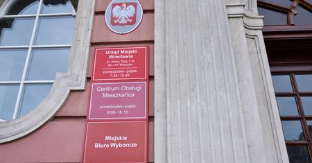 Urzędnicy oskarżeni o korupcję. Przyjmowali łapówki