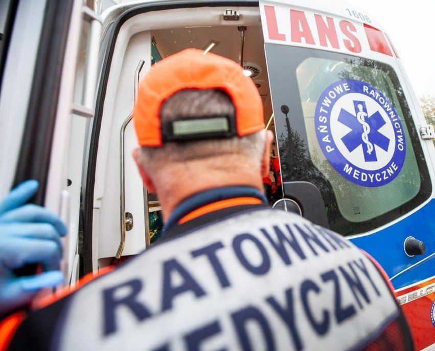 Zatrucie tlenkiem węgla w gminie Zakliczyn. W Wesołowie interweniowała straż pożarna i pogotowie ratunkowe. Kobieta trafiła do szpitala