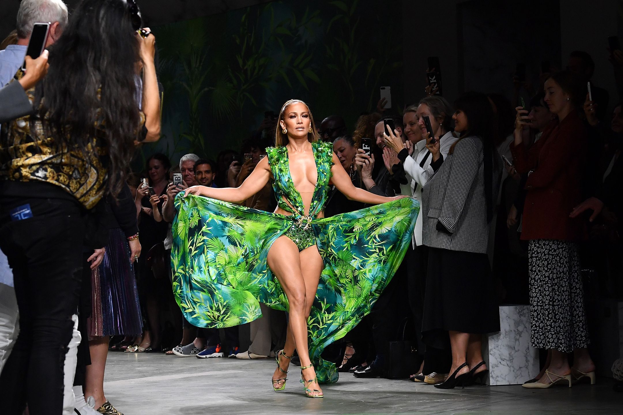 Jennifer Lopez w słynnej sukience Versace 