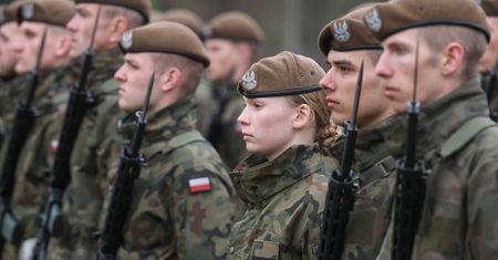 Kwalifikacja wojskowa dla kobiet? Ten sondaż mówi wszystko