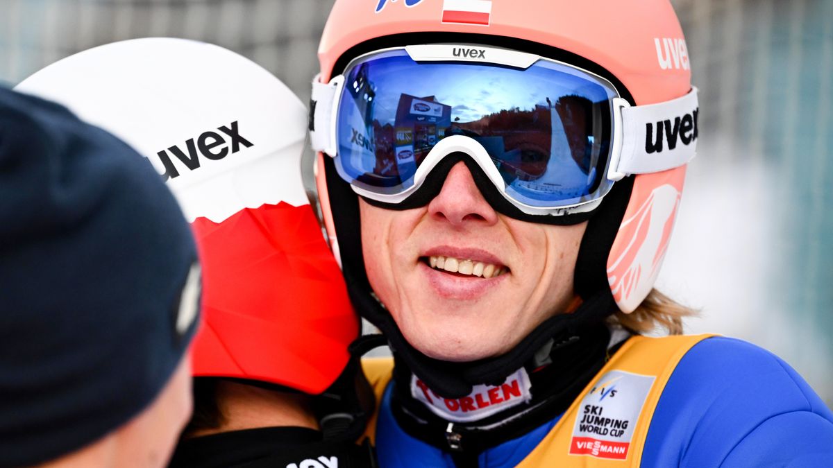Dawid Kubacki (R) of Poland celebrates with Kamil Stoch of Poland after winning the third stage of the 71st Four Hills Ski Jumping Tournament in Innsbruck, Austria, 04 January 2023. EPA/Christian Bruna Dostawca: PAP/EPA.