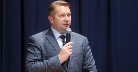 Czarnek o telefonie zaufania. "To niech wolne media nie dzwonią"