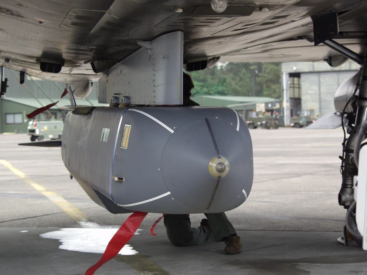 A Storm Shadow/SCALP-EG cruise missile mounted under a Rafale