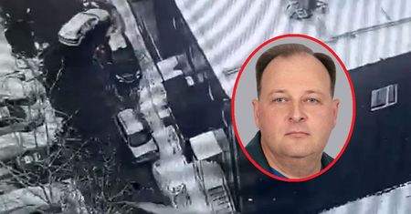 Na rosyjskiego generała spadł wielki sopel. Jest nagranie