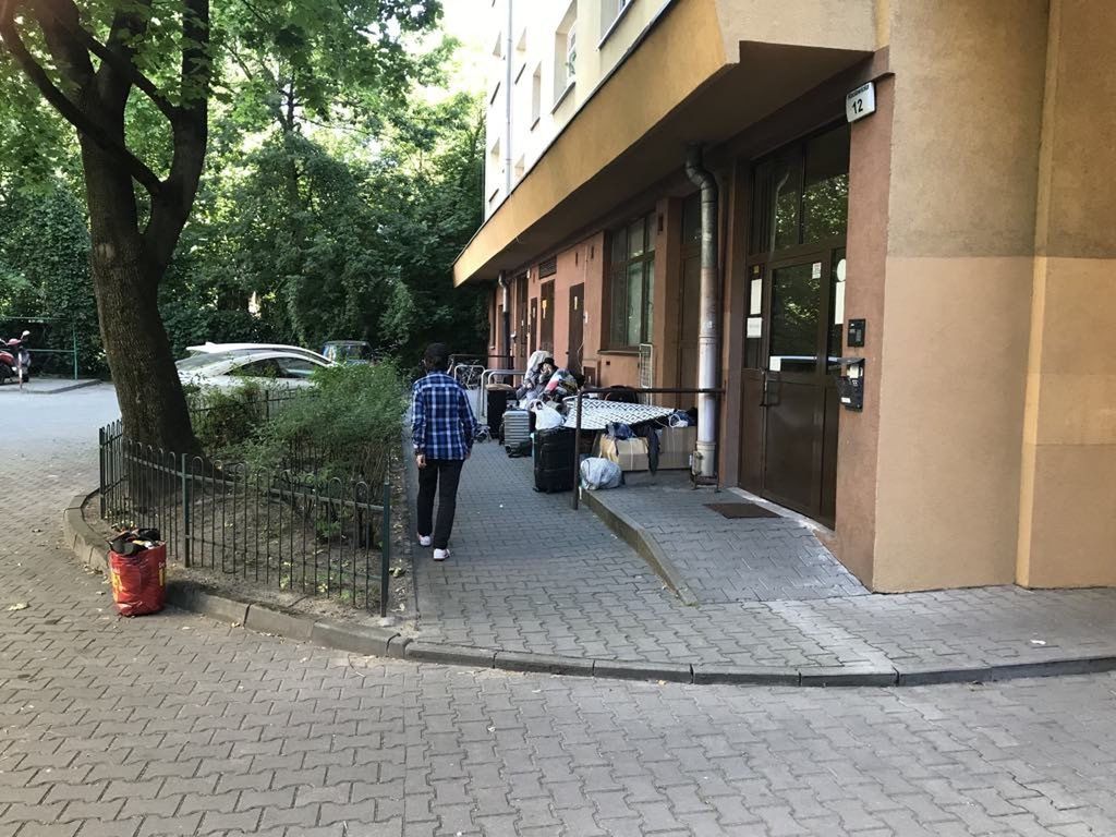 W takich warunkach od czterech dni mieszka pani Małgorzata wraz z 78-letnią mamą