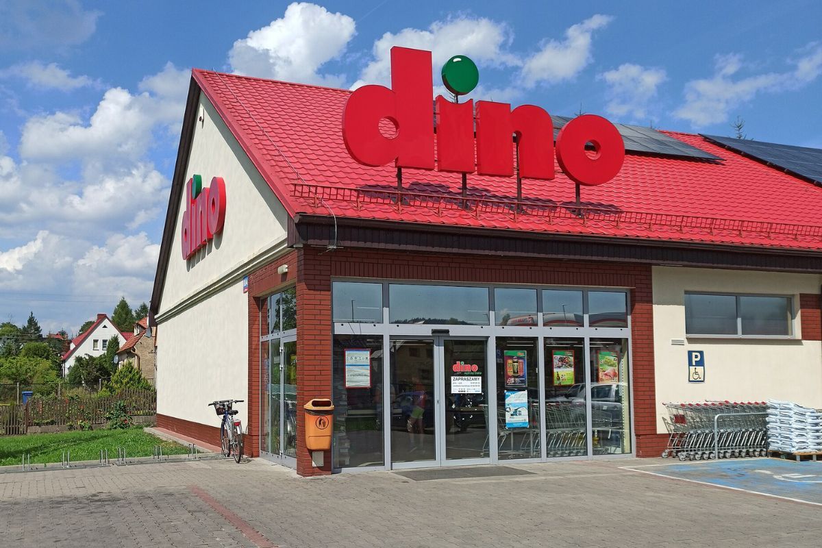 Biorą pełne worki. 4 kg za 4,99 zł. Okazja w Dino
