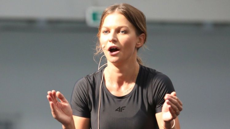 Anna Lewandowska prezentuje swój brzuch z początku detosku