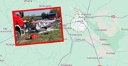 Wypadek w Łomży podczas zawodów. Na samochody spadł samolot